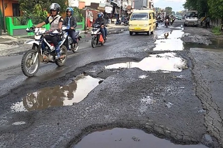 Jalan Lintas Penghubung Provinsi Banyak Alami Gangguan Serius, Legislatif: PUPR Segera Perbaiki karena akan Memasuki Musim Mudik Lebaran