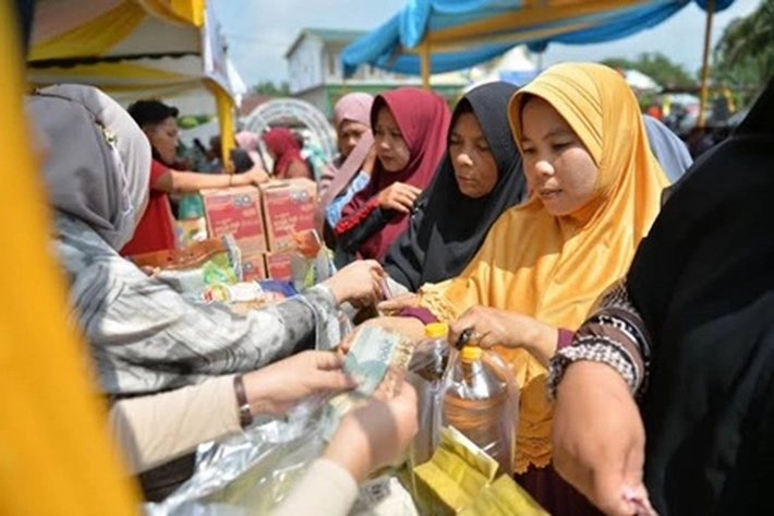 Jelang Lebaran Pemprov Riau Gelar Bazar Minyak Goreng dan Sembako Murah