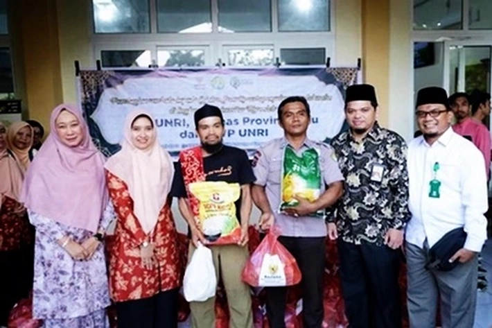 UNRI dan BAZNAS Berkolaborasi Salurkan Paket Sembako Jelang Idul Fitri 2023