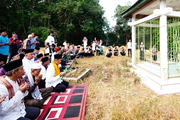 Gubri Datangi Makam Kuburan Ditemani Pj Bupati Kamsol, 'untuk Ziarah dan Rayakan Aghy Ghayo Onam di Bangkinang'