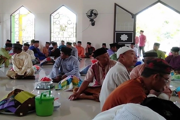 Warga Lingga Pertahankan Tradisi Makan Bersama di Hari Perayaan Besar Islam, 'yang Sudah Diwariskan Secara Turun temurun'