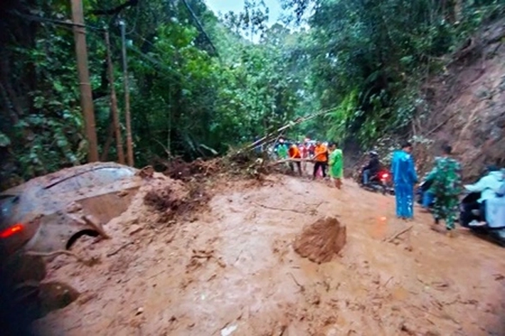 Jalur Mudik Riau-Sumbar Selamanya Tetap Rawan, 'jadi Buat Satu Unit Mobil Tertimbun Longsor, Tapi tak Sampai Makan Korban'