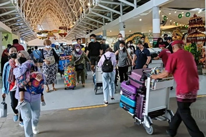 Penumpang Padati Bandara SSK II Pekanbaru Selama Mudik dan Balik Lebaran 2023