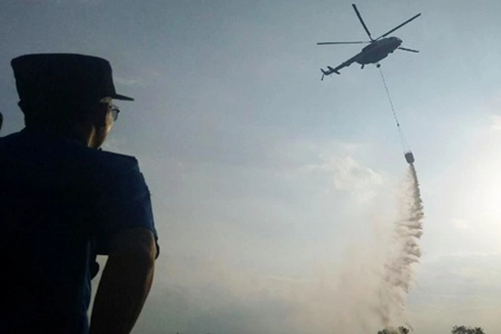 APP Sinar Mas Tumpahkan Air Hampir 3 Juta Liter di Langit Biru, 'untuk Tangkal Panas Ekstrem yang Merembet ke Karhutla'