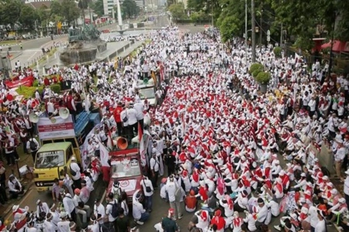 Ribuan Anggota Organisasi Profesi Kesehatan Unjuk Rasa Tolak RUU Kesehatan