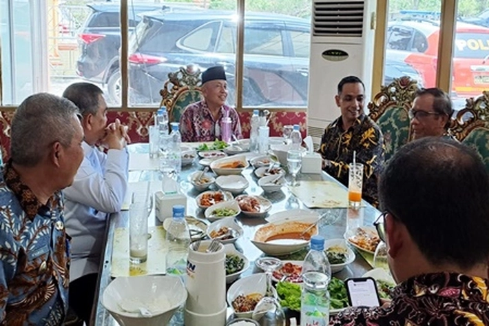 Hadiri Puncak HAKIN 2023 di Riau, Prof Mahfud MD: Pemangku Kepentingan Tidak Bisa Main-main Nanti jadi Viral