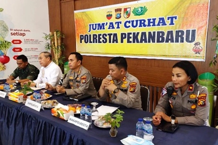 Kapolresta Pekanbaru, Kombes Pol Jefri RP Siagian Kembali Gelar Jumat Curhat