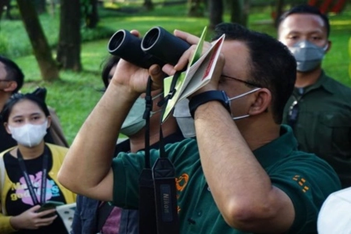 Jalan-jalan ke Tebet Eco Park, Anies Baswedan Diteriaki Pengunjung 'Presiden 24'