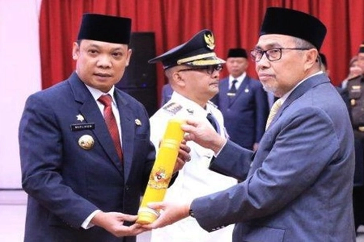 Gubri Serahkan SK Perpanjangan Masa Jabatan Pj Walikota Pekanbaru, Pengamat: Netralitas Dipertaruhkan dan Tidak Terlibat Partai Tertentu