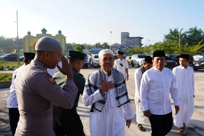 Gubri Lebaran Idul Adha di Rohul, 'Sekaligus Tinjau Pengerjaan Jembatan dan Jalan Lintas'