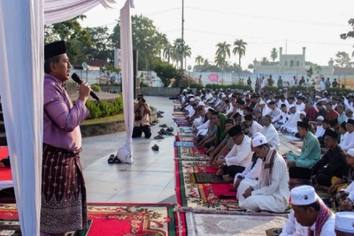 Pelaksanaan Salat Idul Adha, Bupati Alfedri Ajak Masyarakat Doakan Jamaah Haji