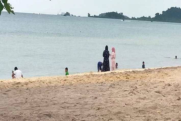 Pantai Pasir Putih yang Baru Muncul di Pulau Batam, Bikin Pengunjung Betah Berlama-lama