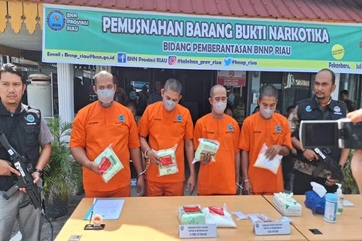 Empat Pria Ditangkap BNNP Riau, karena Terlibat Peredaran Sabu dan Ekstasi Jaringan Internasional