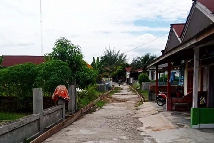 Masih Banyak Jalan Gang yang Rusak, Ketua RT03 Targetkan Penyelesaian Cor Jalan Dipermukiman