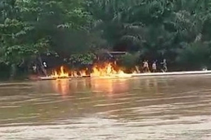 Keributan Pecah Saat Event Pacu Jalur di Inhu, Perahu Dibakar-Atlet Baku Hantam