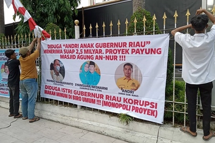 Benarkah Anak Gubri Ikut Terlibat jadi Korban 'Ketidakberesan' Proyek Payung Elektrik di Masjid Agung An-Nur?