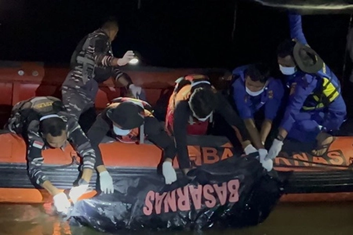 Tim SAR Gabungan Evakuasi Mayat Mr X Mengapung di Perairan Kepulauan Meranti