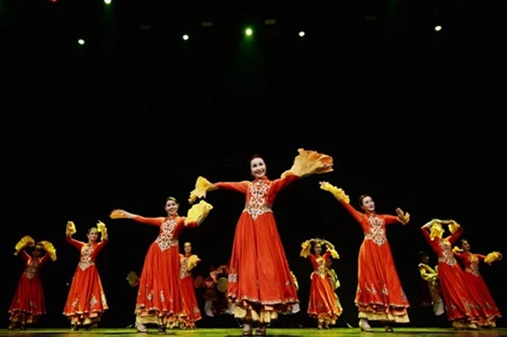 Penampilan Seni Budaya Muslim Xinjiang Sukses yang dapat 'Pengaruhi dan Pukau Warga'