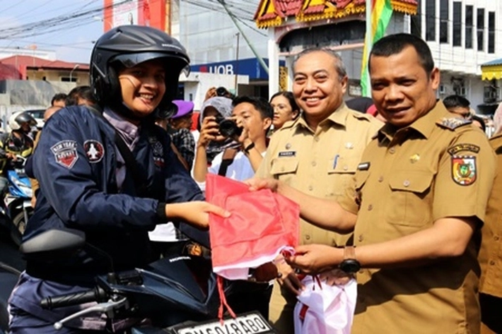 Pemko Pekanbaru Bagikan 10 Ribu Bendera Merah Putih untuk Semarakkan HUT Ke-78 RI
