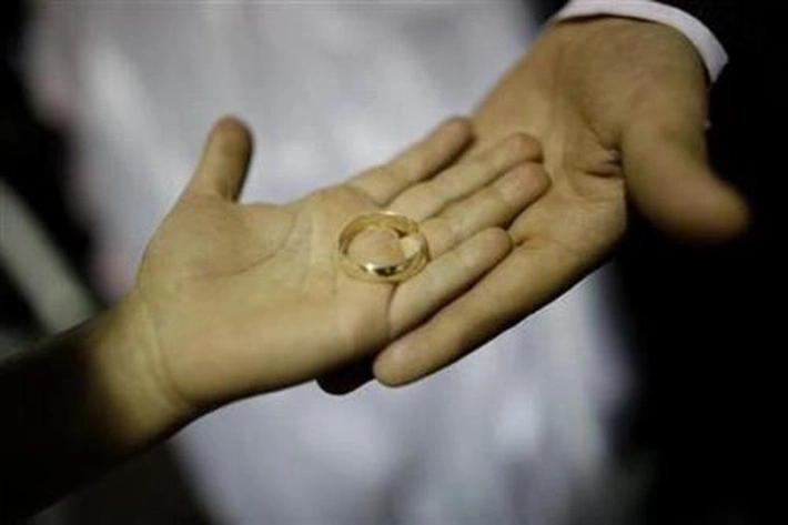 Suami Istri Bertanggungjawab untuk Mempertahankan Rumah Tangga