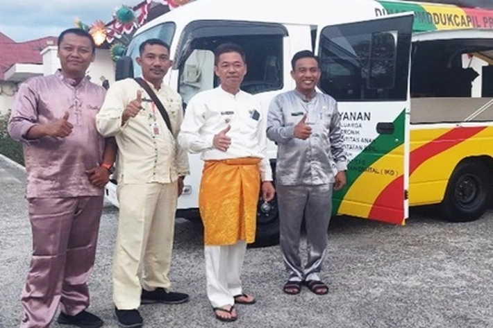 Terima Bantuan Mobil dari Pemprov Riau, Bupati Afrizal Sintong: untuk Pelayanan Disdukcapil ke Desa-desa