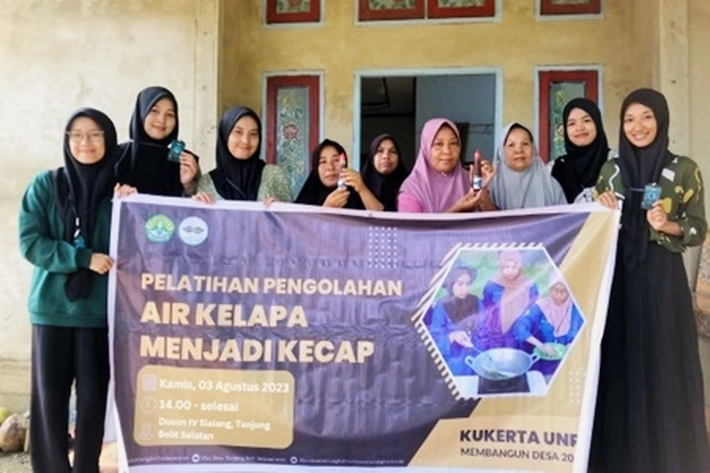 Mahasiswa Kukerta Unri Ciptakan Inovasi, Limbah Kelapa Disulap jadi Kecap dan Cocopeat