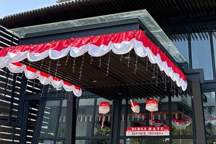 Bapenda Beri Penghargaan Dekorasi Terbaik pada Batiqa Hotel Pekanbaru di Peringatan HUT Ke-78 RI
