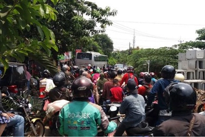 Jalan Nangka dan Pepaya Macet Parah Akibat Galian PDAM