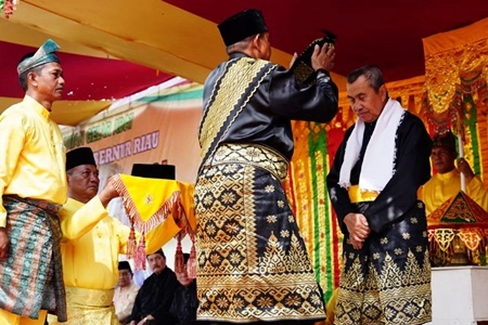 Gubernur Syamsuar dapat Gelar Datuk Seri Alamsyah dari Kampung Pujud 