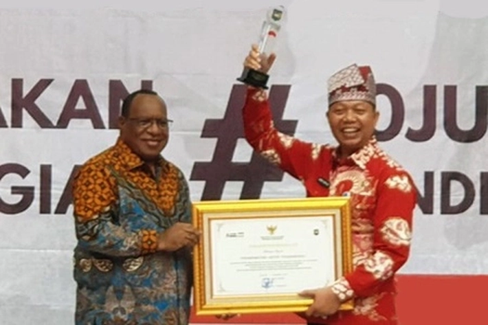 Sekda Indra Pomi Nasution Wakili Pj Walikota Pekanbaru Terima Penghargaan dari Kemendagri