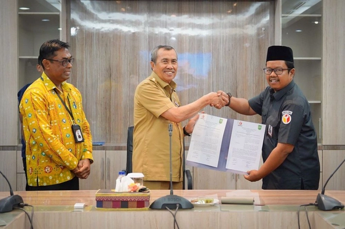Gubernur Syamsuar Teken Hibah Penyelenggaraan Pilkada Serentak 2024, 'yang Dihadiri KPU dan Bawaslu Riau'