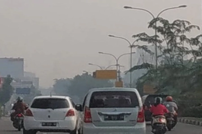 Kabut Asap Selimuti Sejumlah Wilayah di Riau Buat Menganggu Aktivitas Sehari-hari