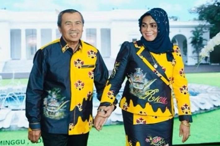 Gubernur dan Istri Kompak Promosikan Batik Riau di Hari Batik Nasional