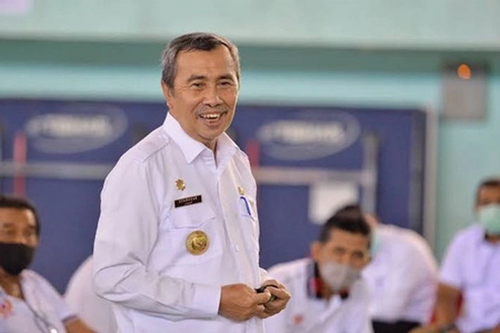 Gubernur Syamsuar Ngotot Ingin Pergi ke Jerman untuk 'Memajukan SDM', 'Akhirnya Batal karena Diserbu Kritikan'