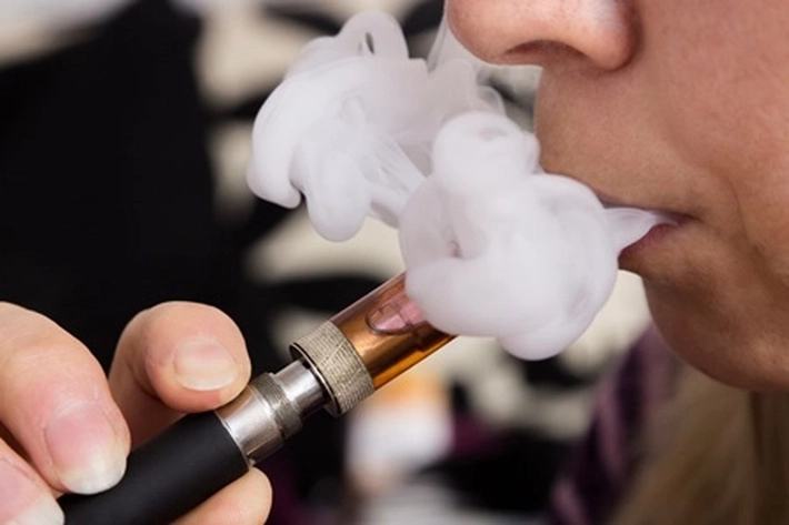 Jangan Pernah Mulai Mengisap Rokok Elektrik, Kata Remaja yang Mengalami Kerusakan Paru Permanen