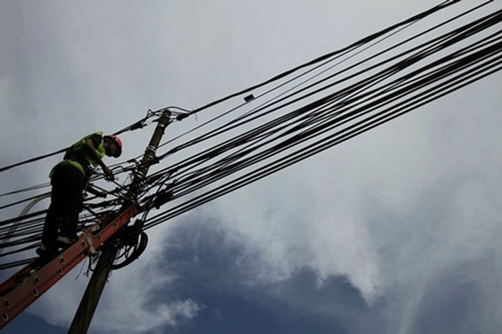 Tiang Kabel Jaringan Semakin Semrawut dan Menjamur di Pekanbaru, 'yang Belum Bisa Menuju Bebas Kabel Udara'