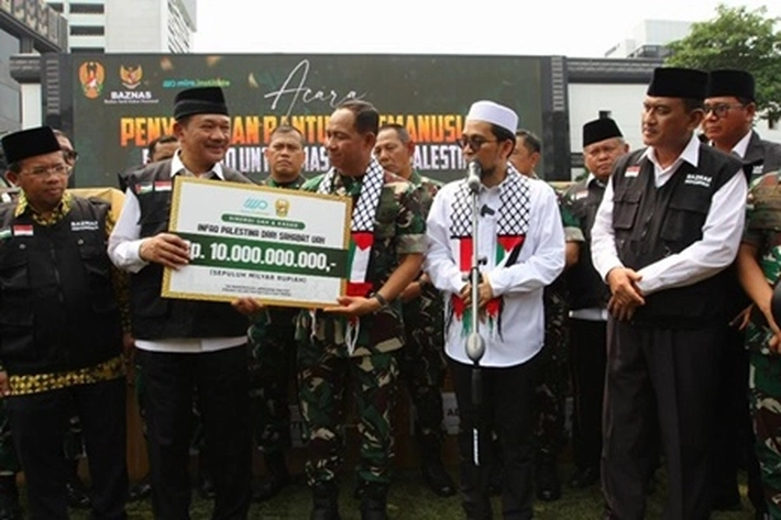 Ustaz Adi Hidayat Gandeng TNI AD Salurkan Bantuan Kemanusiaan Palestina Rp 10 Miliar melalui Baznas