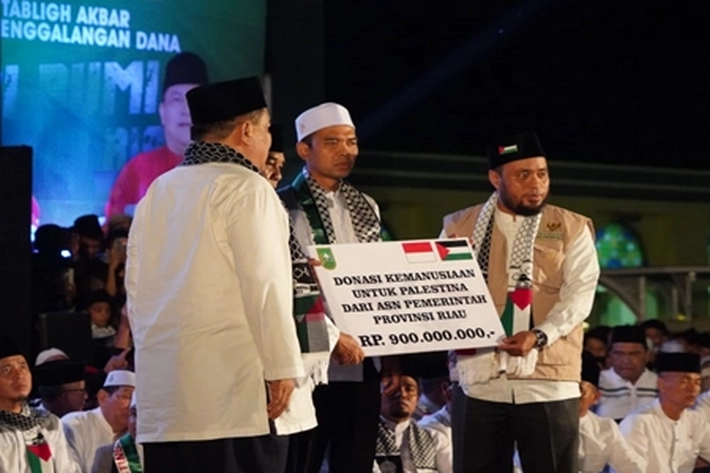 Puluhan Ribu Jamaah Padati Masjid Raya An-Nur dalam Tabligh Akbar UAS, 'Juga Lakukan Aksi Penggalangan Dana Rp5,5 M untuk Diberikan ke Palestina'