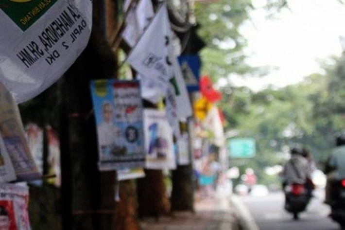 Satpol PP Terus Buru APK Salahi Aturan, 'Sasarannya yang Bergelantungan di Tiang Listrik, Pohon-pohon Besar juga Zona Hijau'