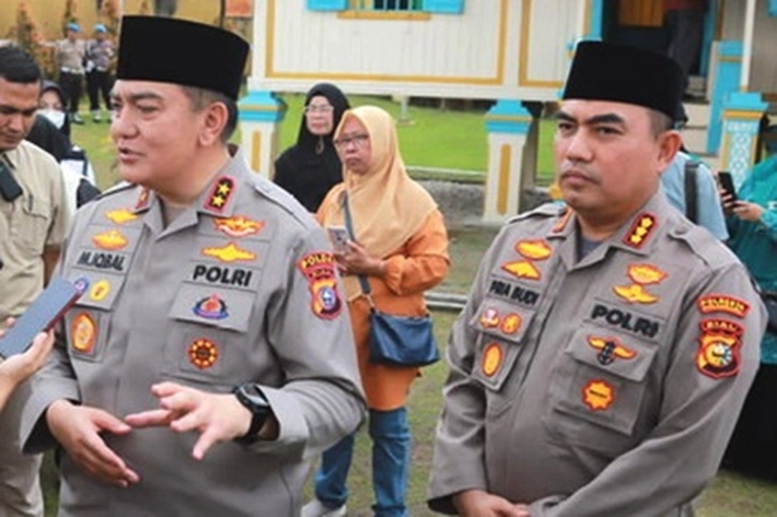 Kapolda Riau Kerahkan Personel Bantu Korban Banjir yang Melanda di Daerah