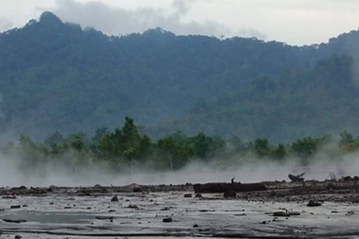 Usai Erupsi Marapi, Muncul Banjir Lahar yang Menerjang Kawasan di Kabupaten Tanah Datar
