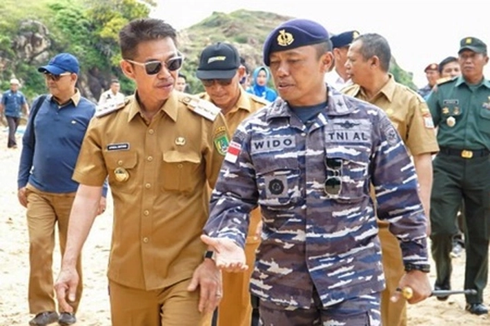 Bupati Afrijal Sintong Saksikan Serah Terima Pengelolaan Pulau Jemur dari Lanal Tanjung Balai ke Lanal Dumai