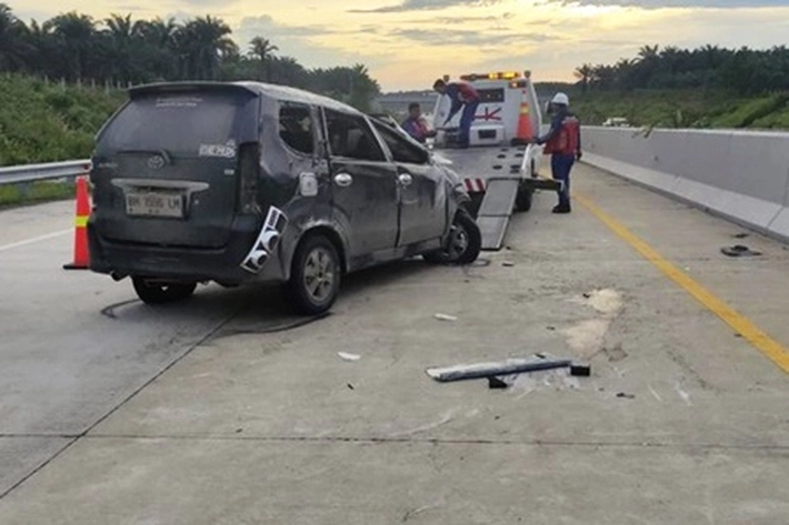 Kecelakaan Maut Minibus di Tol Pekanbaru-Bangkinang Menyisakan 1 Penumpang Tewas Ditempat