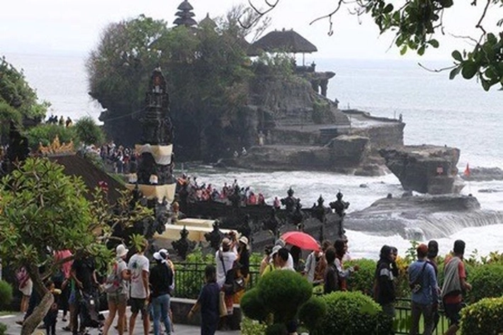 Luhut Proyeksikan Industri Pariwisata Bisa Hasilkan Pendapatan Rp3.281 T