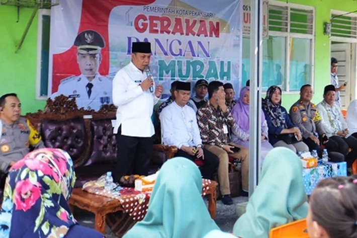 Pj Walikota Muflihun Dialog dengan Masyarakat dalam Kegiatan Gerakan Pangan Murah, 'yang Sudah jadi Program Prioritas di Pekanbaru'