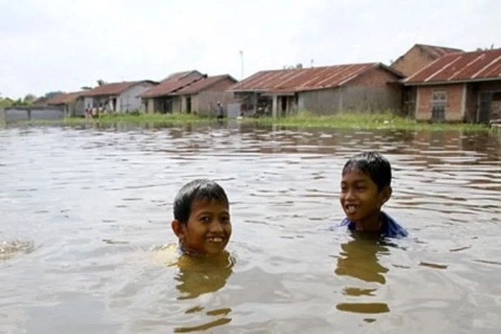 Hujan Terus Guyur Sepanjang Hari, 'Buat Banjir jadi Awet pada Pagi, Siang, Sore dan Malam Hari'