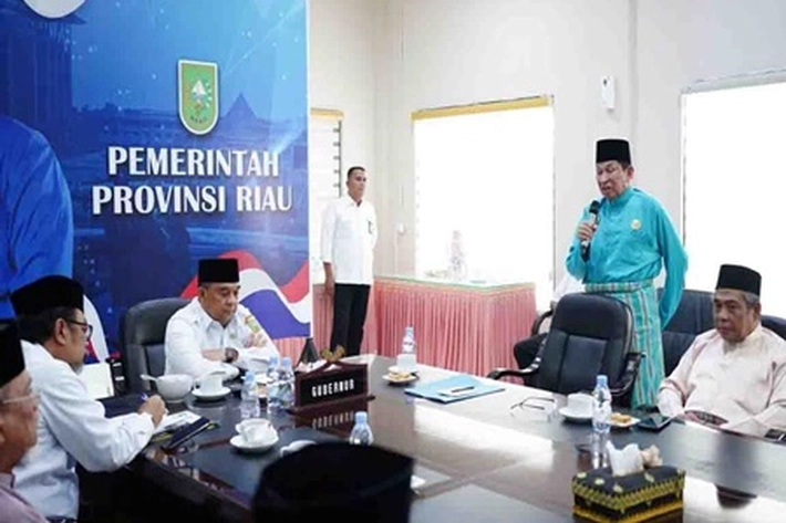 Pengurus LAMR Kunjungi Kediaman Gubri Sampaikan Keinginan Masyarakat Adat untuk Dilibatkan Soal Konflik Lahan dengan PT SIR
