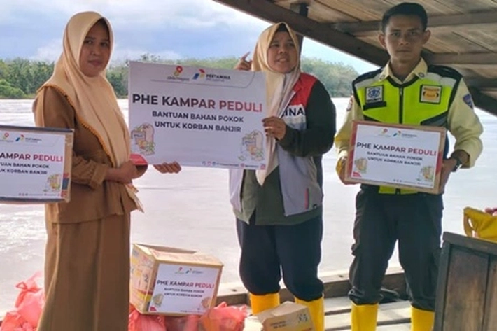 Pertamina Hulu Energi Kembali Turun ke 5 Desa di Inhu, 'Bantu Sembako pada Warga Terdampak Banjir'
