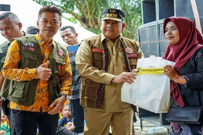 Gubernur Edy Natar Nasution Hadir Ditengah Masyarakat Rohil, 'Kerahkan Sejumlah Bantuan untuk Korban Hantaman Banjir'