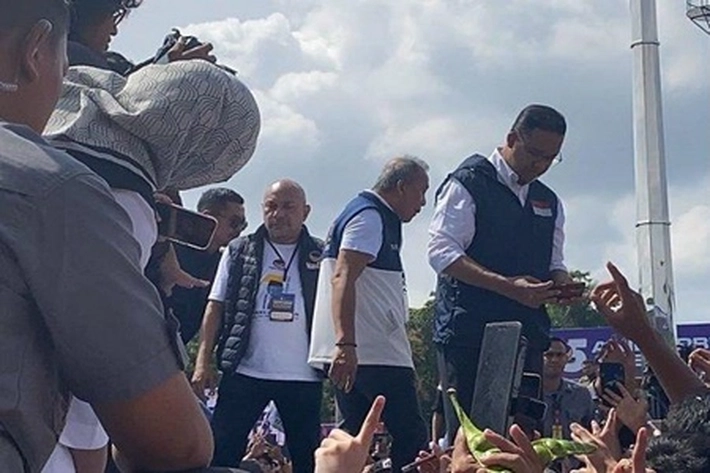 Capres Nomor Urut 1 Kampanye Akbar yang Ditemani Paloh dan JK, Anies Baswedan: Kondisi Ekonomi RI Berat
